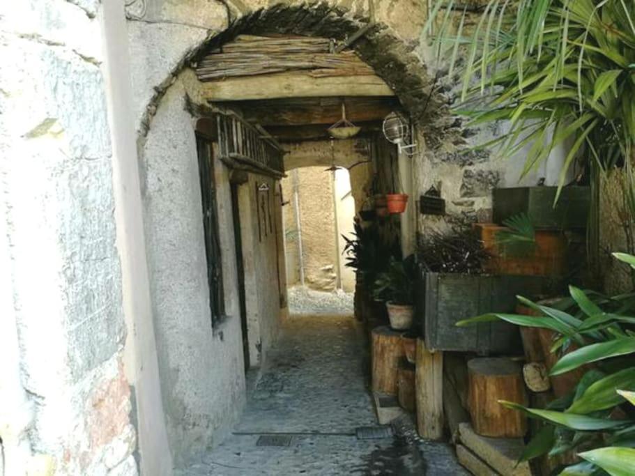 L'Antico Borgo, Un Mix Di Storia E Romanticismo Villa Lierna Exterior photo